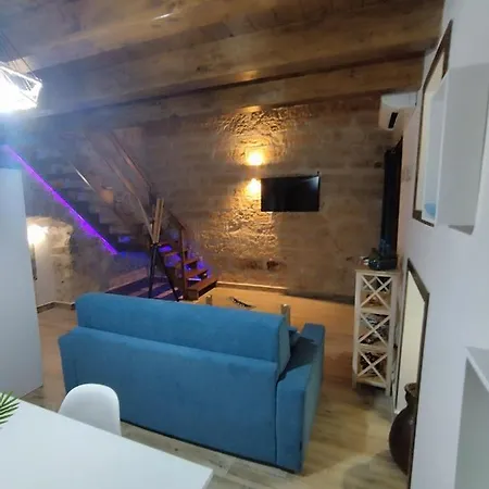 Ecce Homo Apartment *