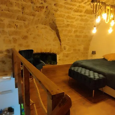 Ecce Homo Apartment