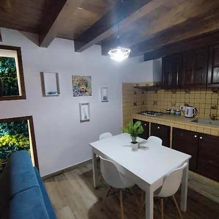 Ecce Homo Apartment *